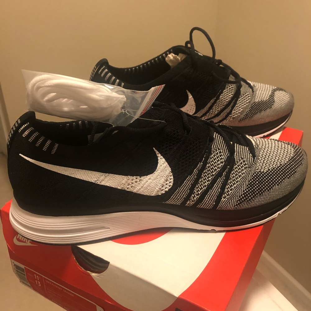 Nike Flyknit Trainer Oreo Size 11.5 New in Box NWB